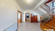 Casă / Vilă de Lux cu 5 camere de vânzare 