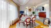 Casă / Vilă de Lux cu 5 camere de vânzare 