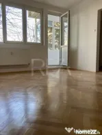 2 camere renovat pe Mihalache cu Vedere Spate