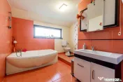 VILĂ MODERNĂ CU PISCINĂ, SAUNĂ- COMISION 0% – ARADU... 