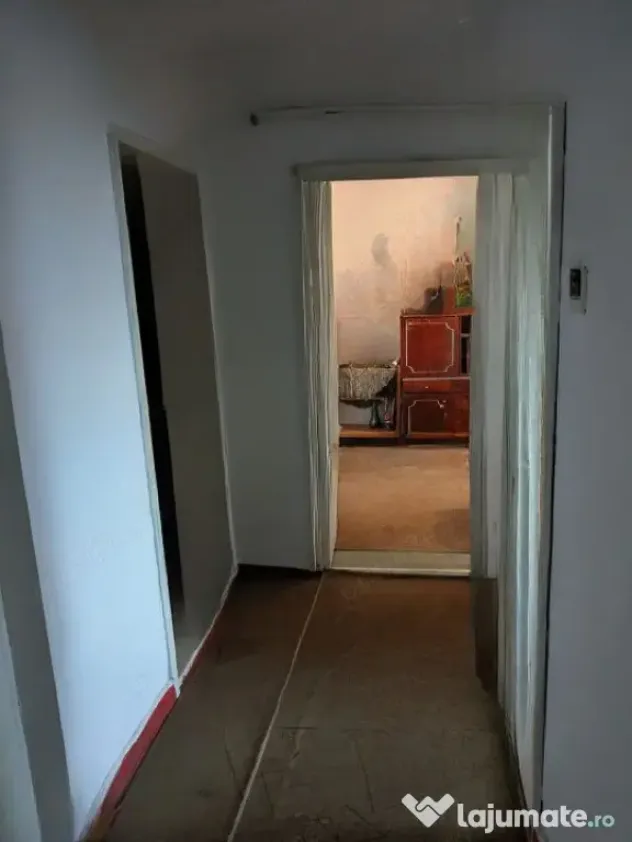 - Apartament 2 camere decomandat, zona Vidin.