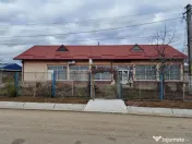 Se oferă spre vânzare / închiriere clădire cu spațiu... 