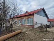 Se oferă spre vânzare / închiriere clădire cu spațiu... 