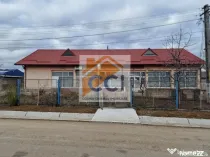 Se oferă spre vânzare / închiriere clădire cu spațiu...