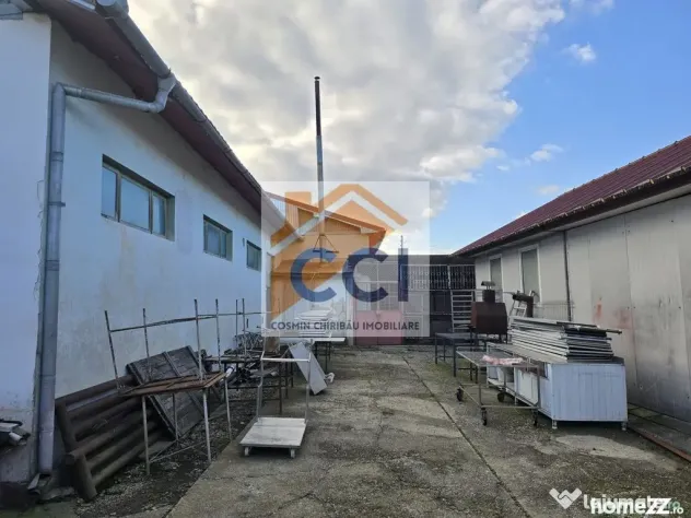 Se oferă spre vânzare / închiriere clădire cu spațiu...