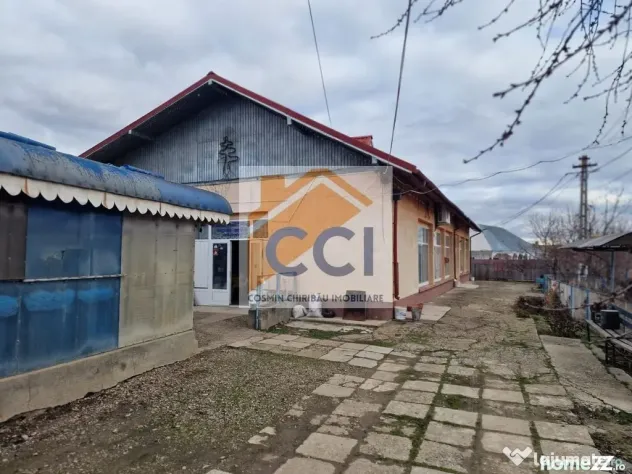 Se oferă spre vânzare / închiriere clădire cu spațiu...