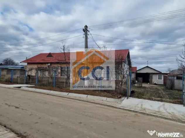 Se oferă spre vânzare / închiriere clădire cu spațiu...