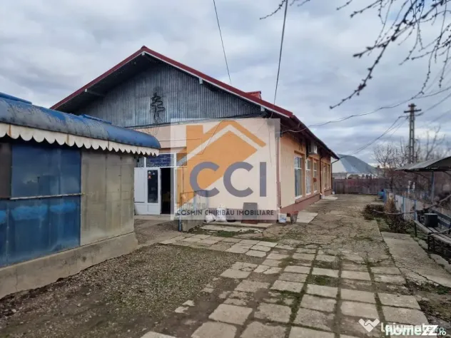 Se oferă spre vânzare / închiriere clădire cu spațiu...