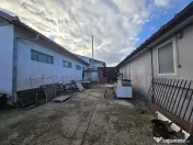 Se oferă spre vânzare / închiriere clădire cu spațiu... 