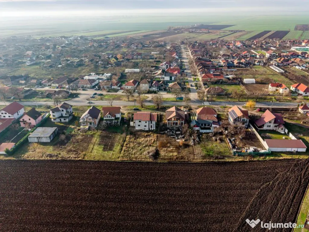 Casă spatioasa, construcție nouă – Zimandu Nou Teren...