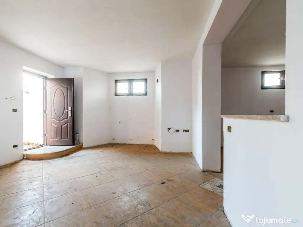 Casă spatioasa, construcție nouă – Zimandu Nou Teren...