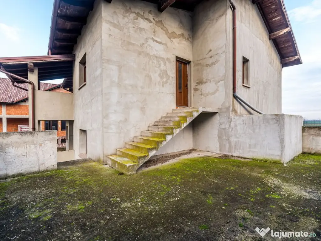 Casă spatioasa, construcție nouă – Zimandu Nou Teren...