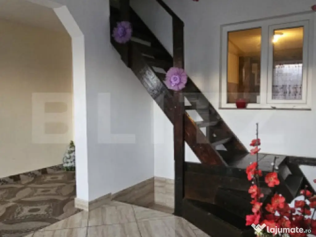 Casuta de vis parter + mansarda, la cheie, 5 camere, 20 km d