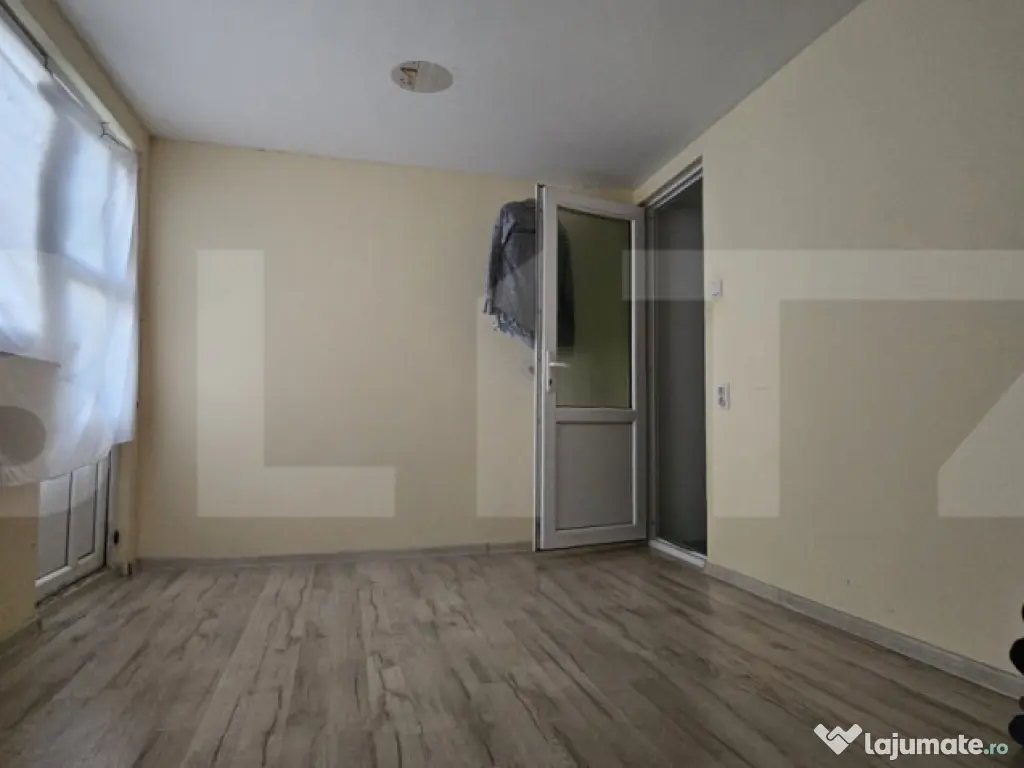 Casuta de vis parter + mansarda, la cheie, 5 camere, 20 km d