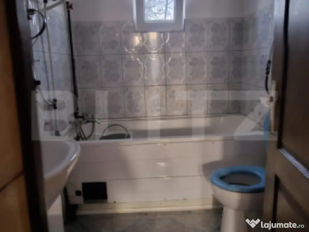 Casuta de vis parter + mansarda, la cheie, 5 camere, 20 km d