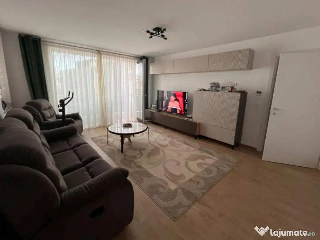 Apartament 3 camere, decomandat - zona Tractorul