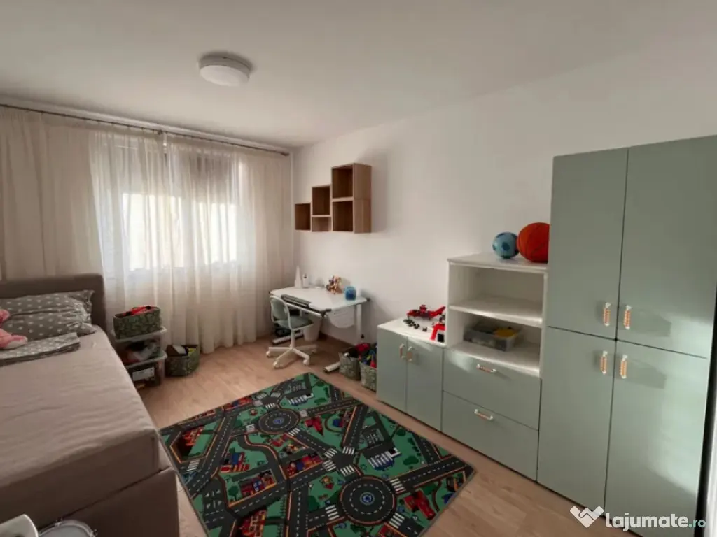 Apartament 3 camere, decomandat - zona Tractorul