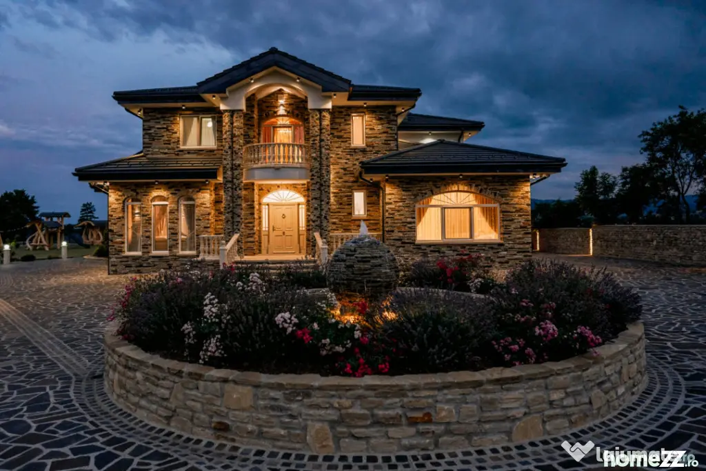 Casa exclusivista cu arhitectură unică, 320mp utili, Horod - Horodnic (Suceava)