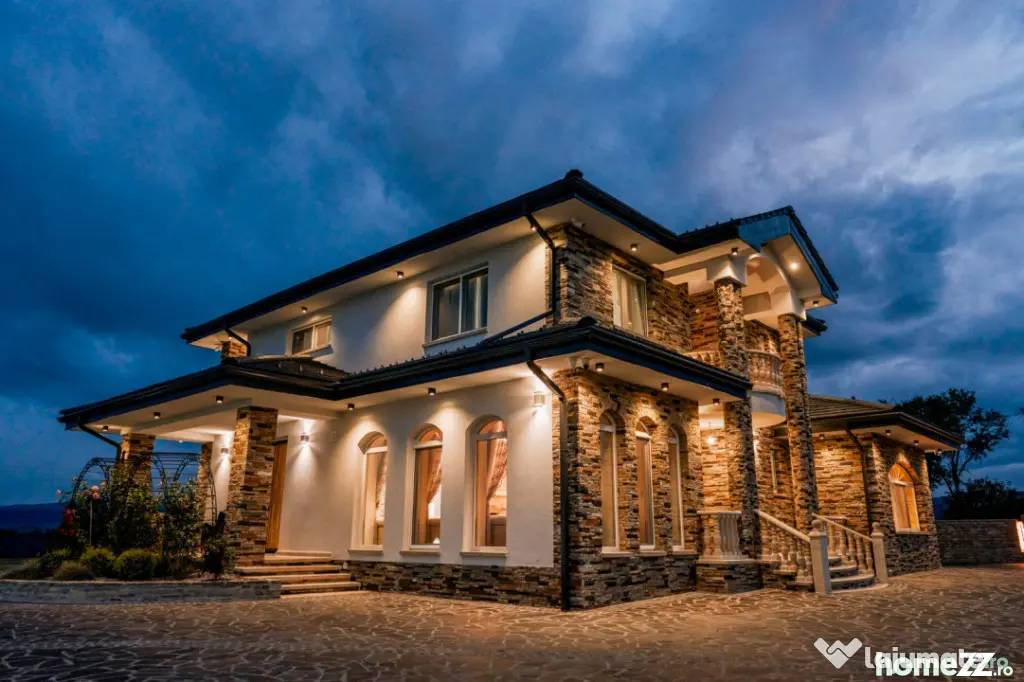 Casa exclusivista cu arhitectură unică, 320mp utili, Horod - Horodnic (Suceava)