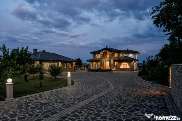 Casa exclusivista cu arhitectură unică, 320mp utili, Horod - Horodnic (Suceava)