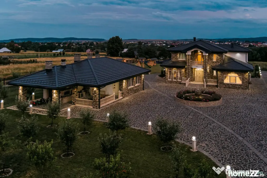 Casa exclusivista cu arhitectură unică, 320mp utili, Horod - Horodnic (Suceava)