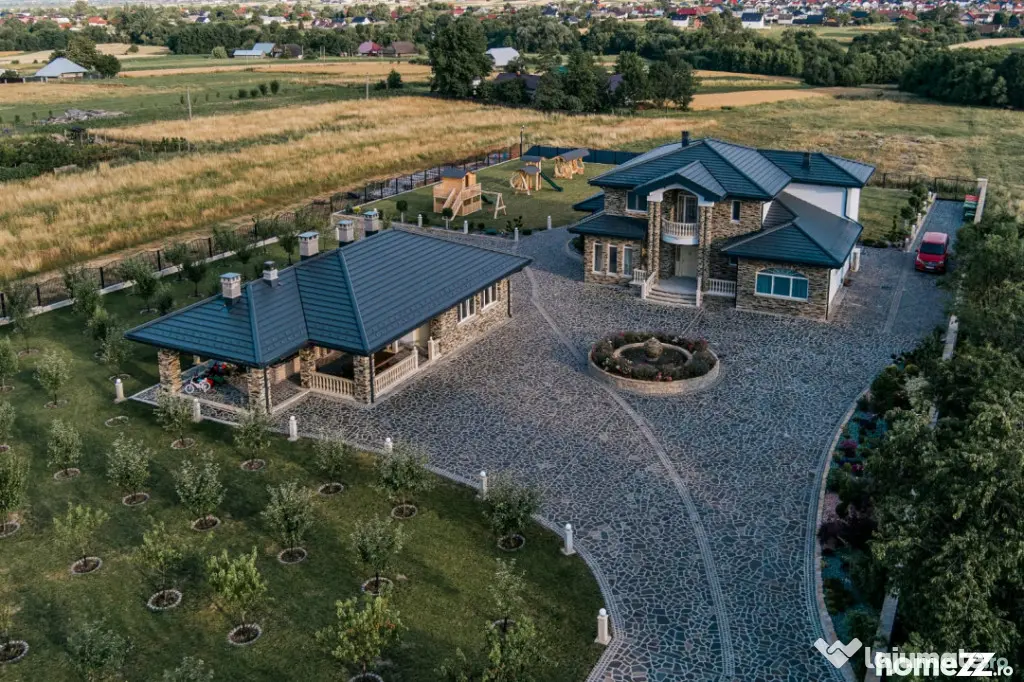 Casa exclusivista cu arhitectură unică, 320mp utili, Horod - Horodnic (Suceava)