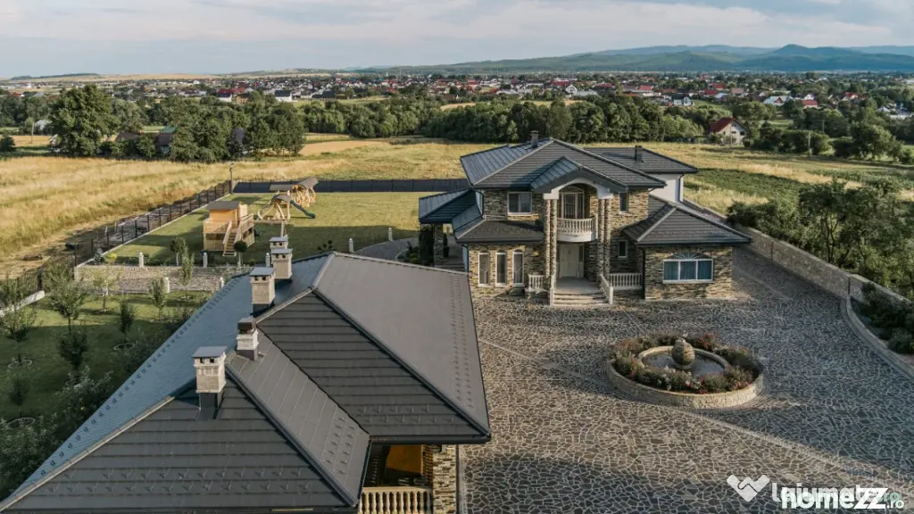 Casa exclusivista cu arhitectură unică, 320mp utili, Horod - Horodnic (Suceava)