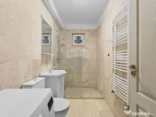 Apartament de închiriat cu 3 camere Ultracentral, parcar... 