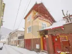 Proprietate cu 2 apartamente și garaj, Schei