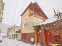 Proprietate cu 2 apartamente și garaj, Schei