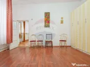 Proprietate cu 2 apartamente și garaj, Schei 