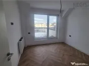 Penthouse de 3 camere zona Tractorul 