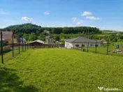 Teren intravilan de 769 mp cu priveli#537;te frumoasa catre