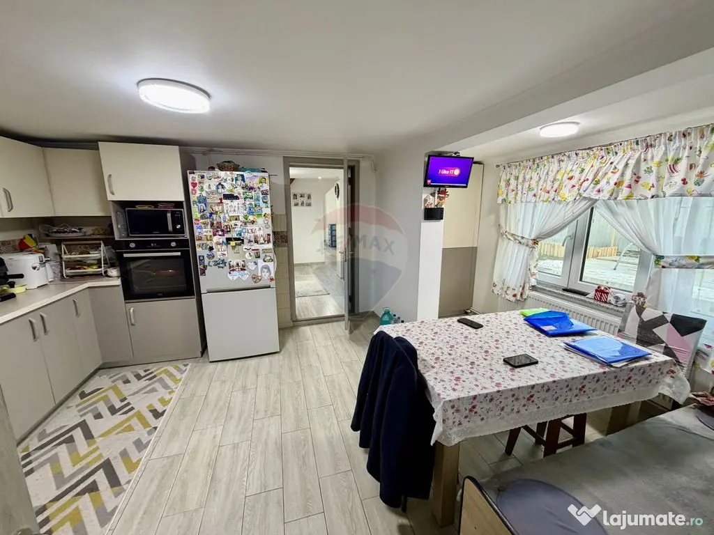 Casă / Vilă cu 4 camere de vânzare în zona Central