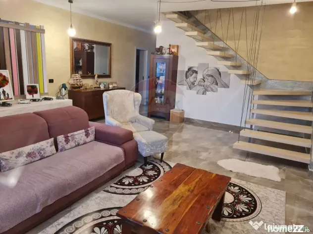 Casa moderna P+M cu 4 camere de vânzare