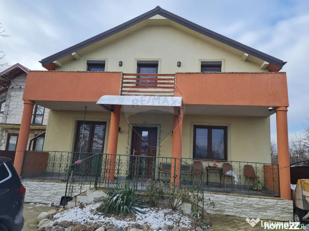 Casa moderna P+M cu 4 camere de vânzare