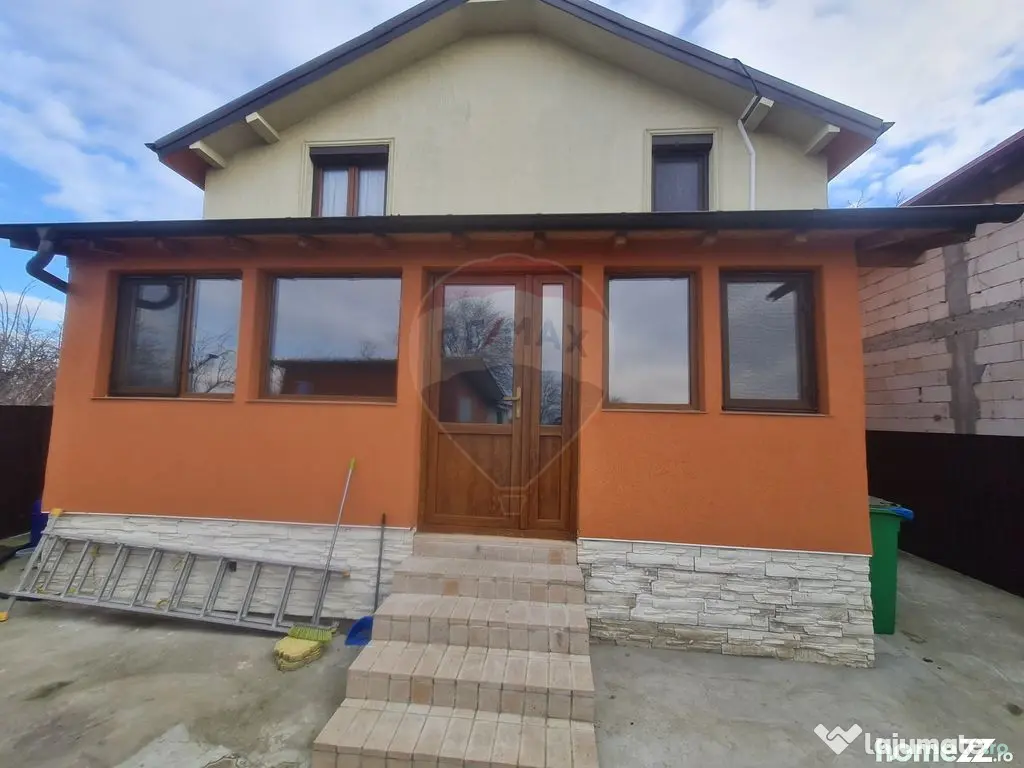 Casa moderna P+M cu 4 camere de vânzare
