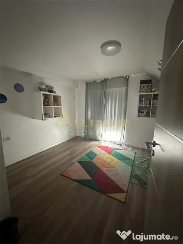 Casa individuala 213 mp, teren 300 m