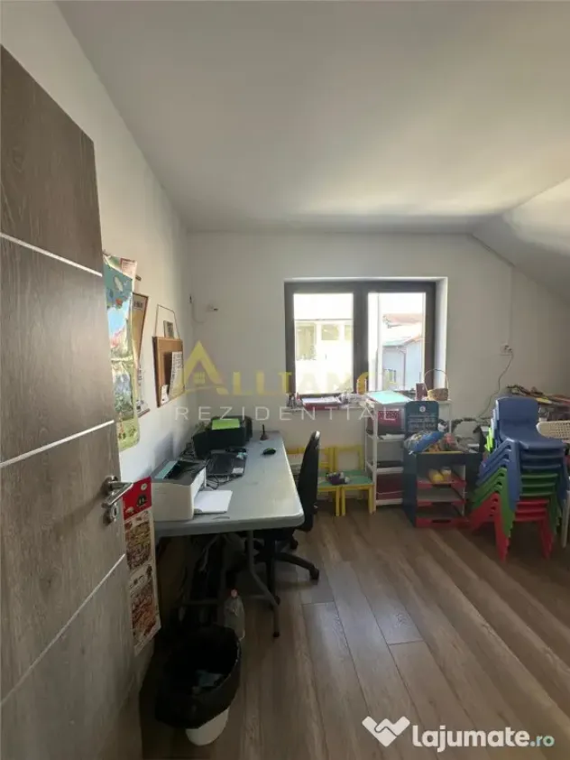 Casa individuala 213 mp, teren 300 m
