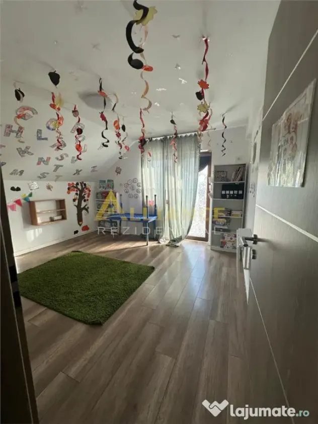 Casa individuala 213 mp, teren 300 m