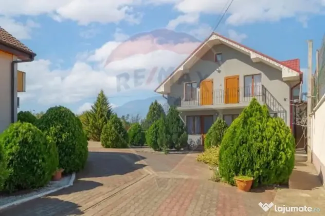 Casă / Vilă cu 16 camere de vânzare Sanmartin/Stefan c...