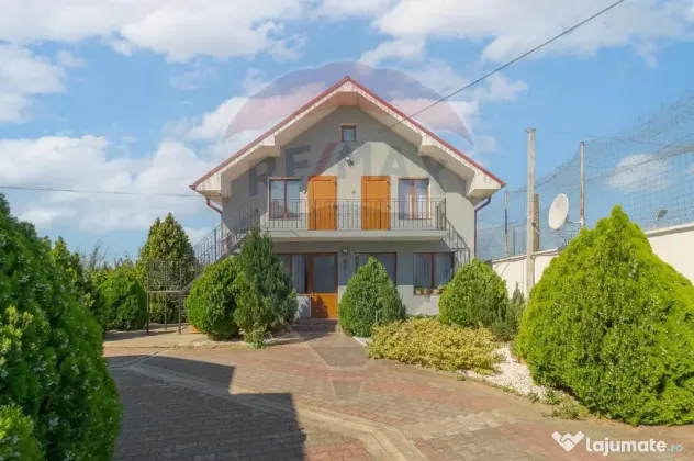 Casă / Vilă cu 16 camere de vânzare Sanmartin/Stefan c...