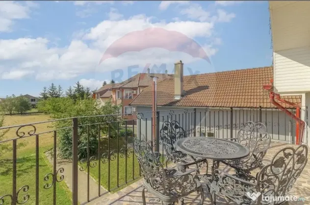Casă / Vilă cu 16 camere de vânzare Sanmartin/Stefan c...