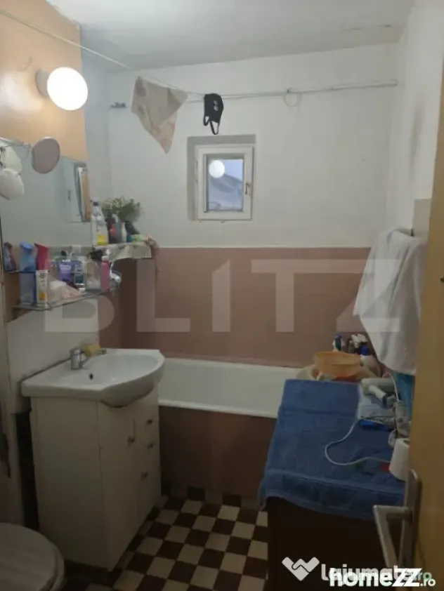 Apartament cu 3 camere, 2 bai, 2 balcoane, renovabil, 67 mp, - Oradea (Bihor)