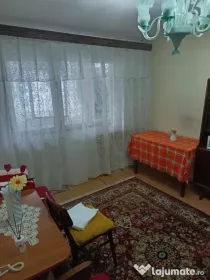 Apartament 3 camere etaj 2/4 Viziru 1 Liber.
