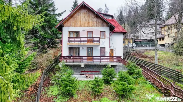 Vilă de vânzare în Predeal – vedere panoramică căt...