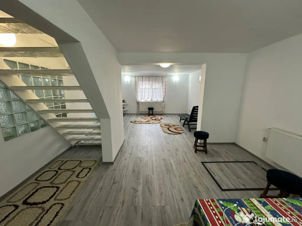 - Casa Parter+Mansarda, zona Islaz.