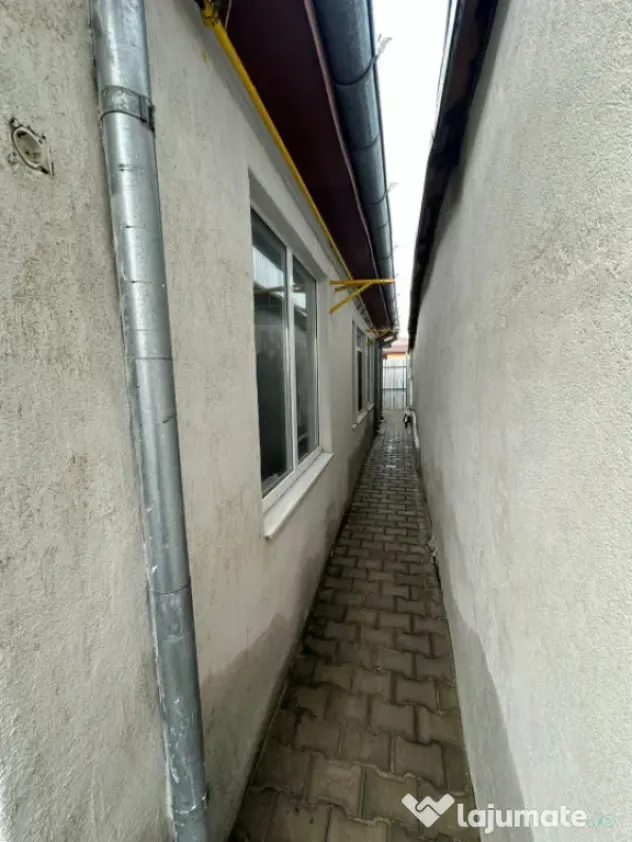 - Casa Parter+Mansarda, zona Islaz.