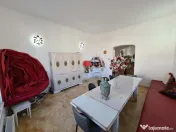 Vila cu piscina - teren generos și potențial multifuncțional 