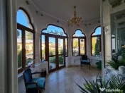 Vila cu piscina - teren generos și potențial multifuncțional 